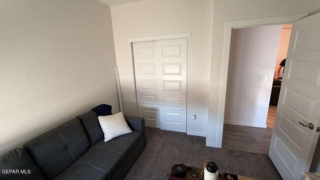 Building Photo - 476 Deserts Dr