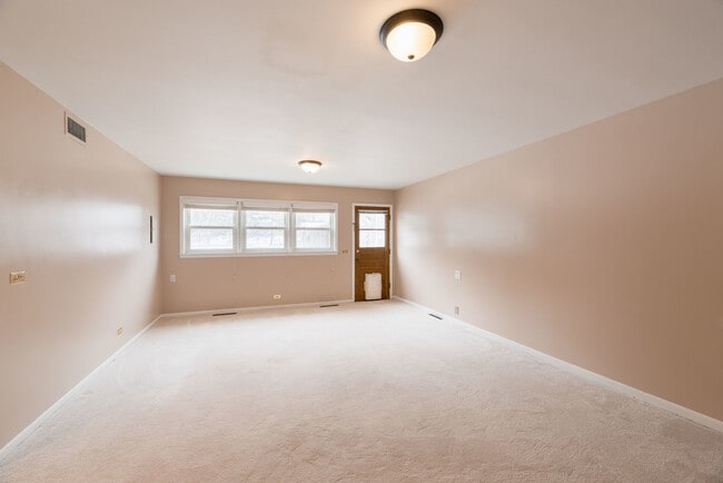 Building Photo - 114 N Forest Ave