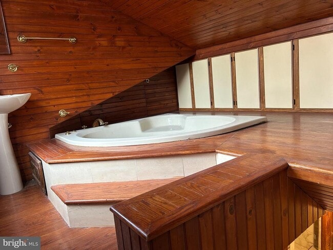 Building Photo - 1617 Bryant Rd