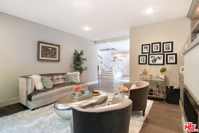 Building Photo - 9145 Sawyer St