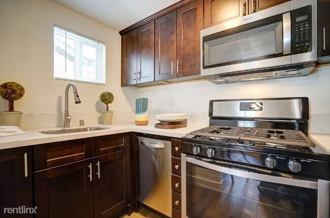 Building Photo - 1 br, 1 bath Apartment - 424 E Truslow Ave