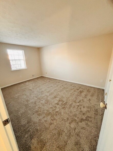 Guest Bedroom - 25 Willowick Dr