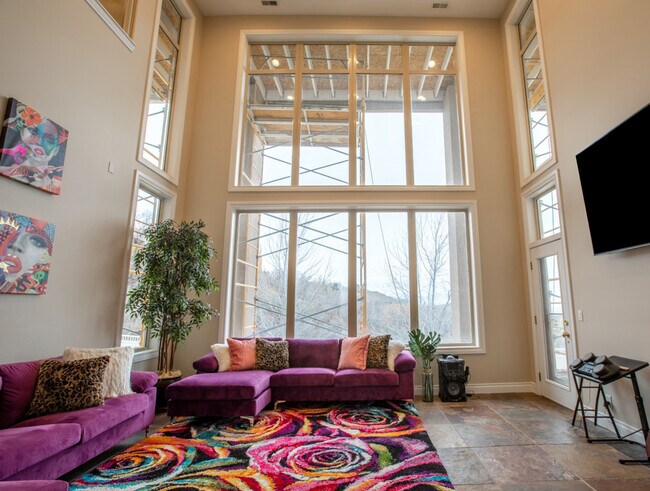 Primary Photo - 678 Scenic Hills Dr