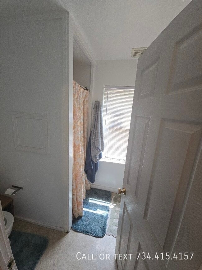 Building Photo - 110 E Summit-