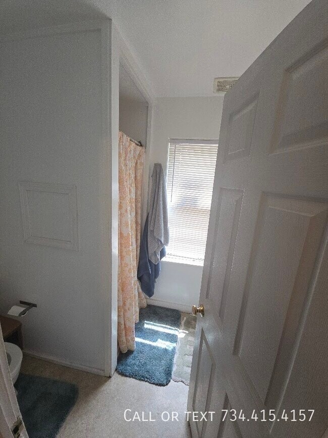 Building Photo - 110 E Summit St