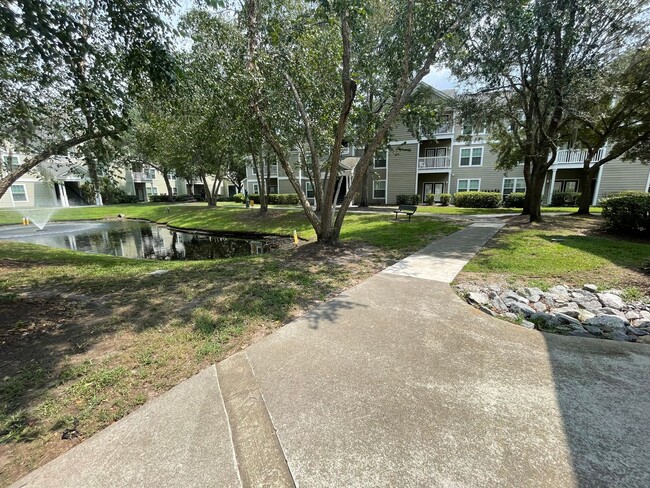 Building Photo - One Bedroom Condo in The Estates at Westbury