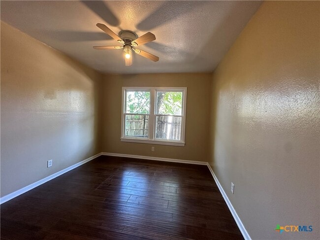 Building Photo - 726 E Humphreys St