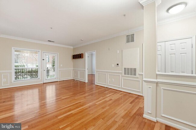 Building Photo - 4850 Eisenhower Ave