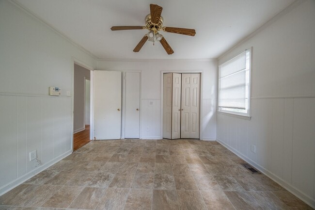 Building Photo - 3-bedroom, 1-bath home with a fenced-in yard, located on Guerrant Street in Greensboro