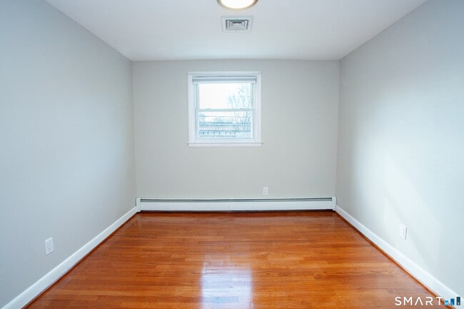 Building Photo - 1 Valley Crest Dr