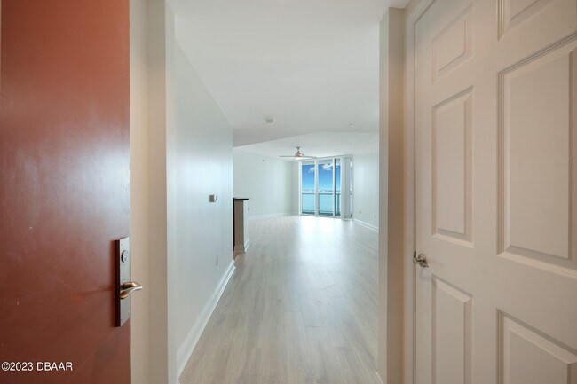 Building Photo - 241 Riverside Dr