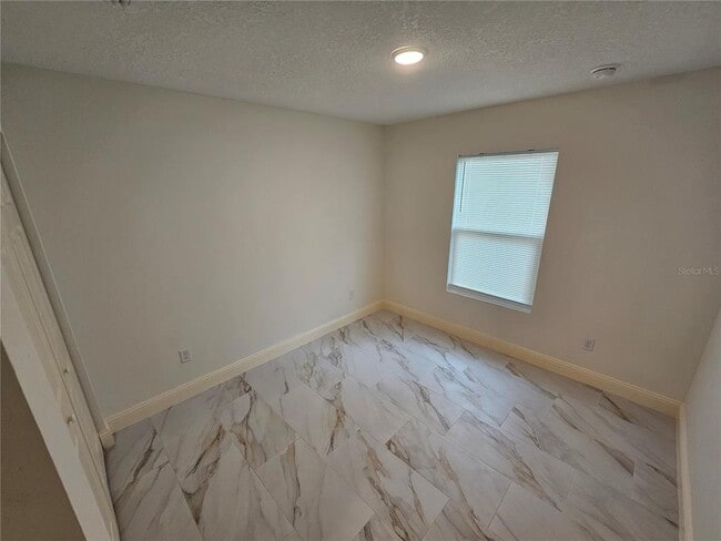 Building Photo - 1640 Strathmore Cir
