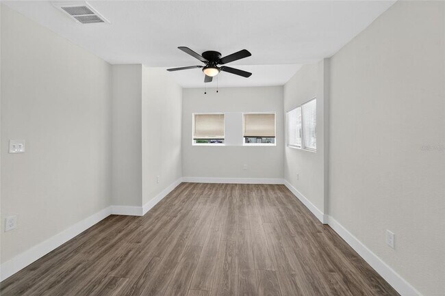 Building Photo - 2525 W Beach St