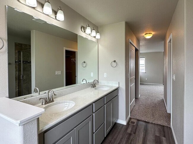 Building Photo - Stunning 3,000sqft home in Bradley Ranch!