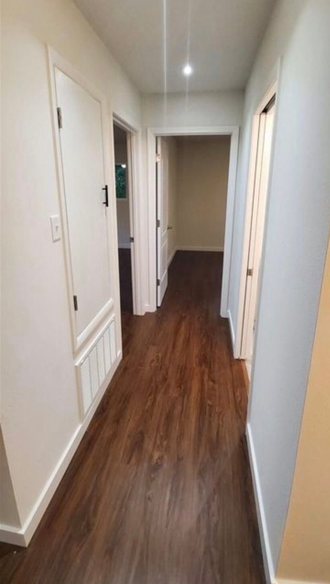 Building Photo - 565 Lakeland Dr