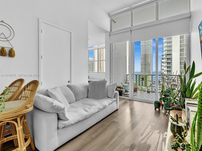 Building Photo - 2200 NE 4th Ave