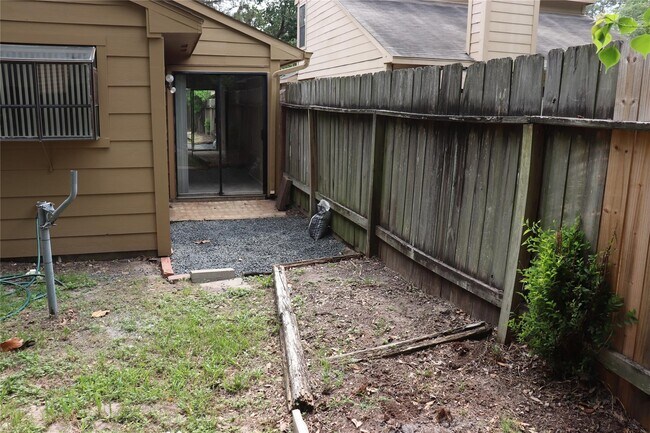 Building Photo - 7718 High Village Dr