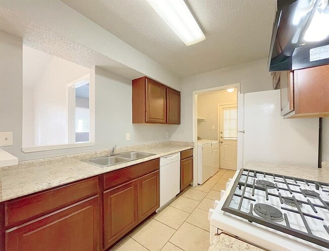 Building Photo - 12414 Deer Falls Dr