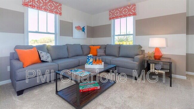 Building Photo - 1120 Walbury Hl