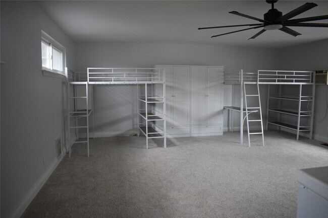 Building Photo - 4521 Maple St