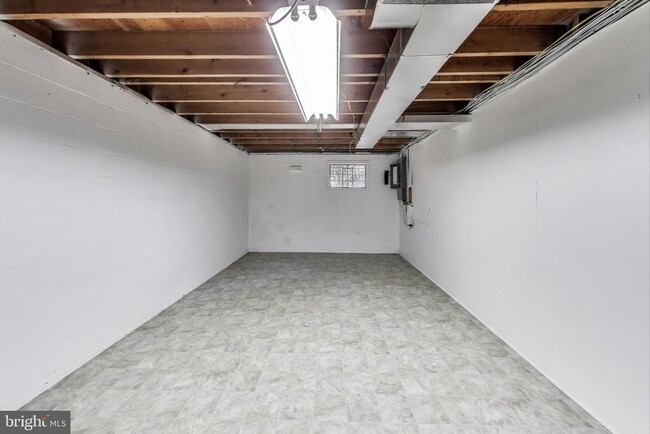 Building Photo - 14207 Gaines Ave