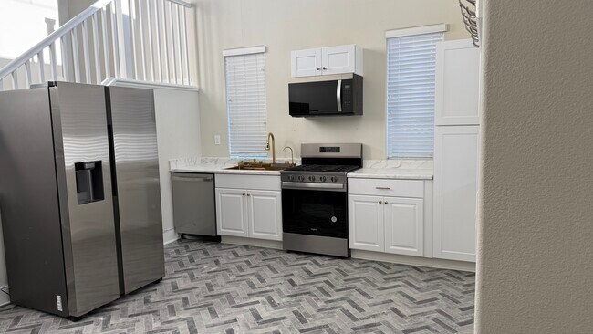 Building Photo - 829 Bamboo Dr