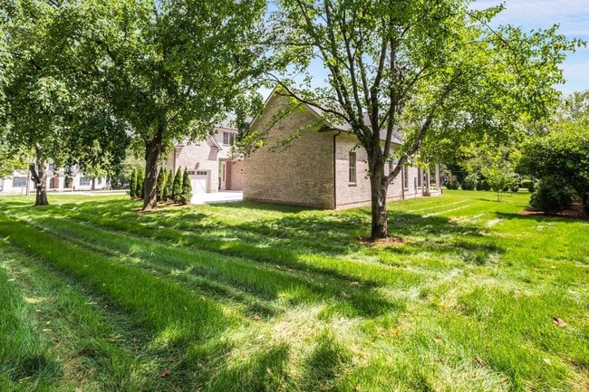 Building Photo - 8115 Devens Dr