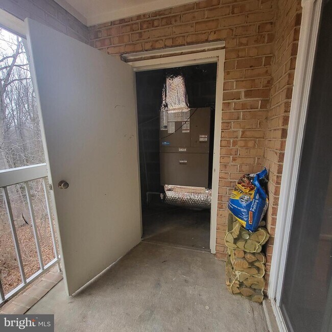 Building Photo - 5800 Cove Landing Rd