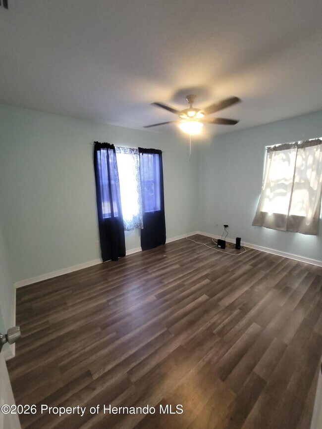 Building Photo - 513 Hollyhock Ln