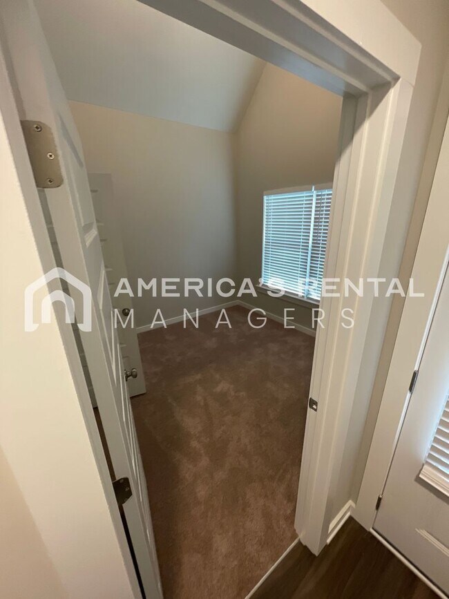 Building Photo - Home for Rent in Oak Grove, AL!!! Available to View Now!