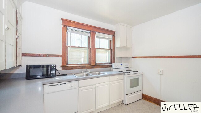 Building Photo - 931 Dewey Ave