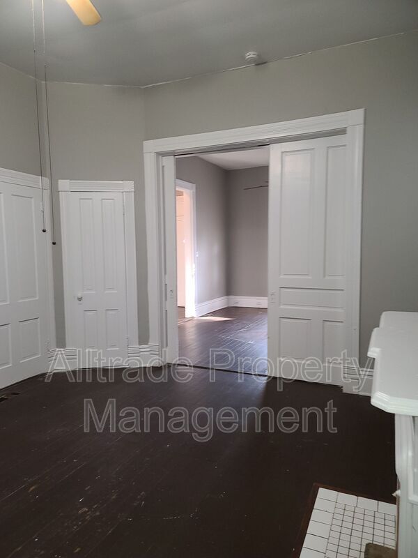 Building Photo - 1312 S Floyd St