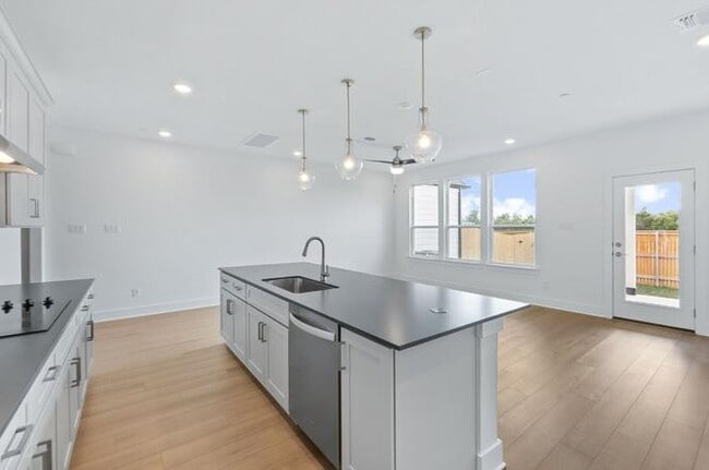 Building Photo - 1955 Settlers Glen Dr