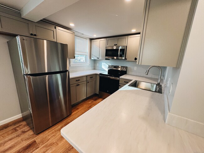 Building Photo - 45 Church St