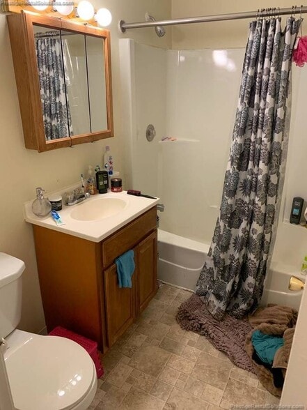 Building Photo - 740 Central St