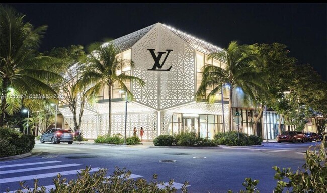 Building Photo - 524 NE 65th St