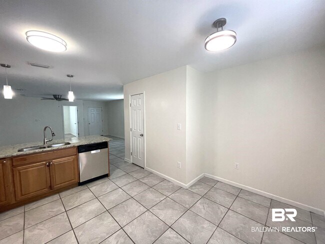 Building Photo - 15142 Marem Dr
