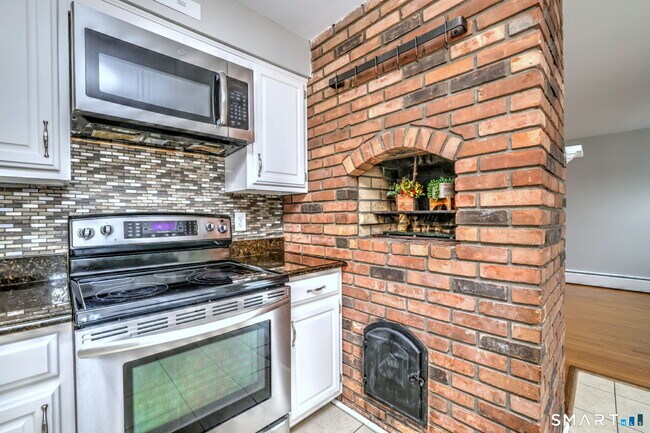 Building Photo - 25 Shelter Rock Rd