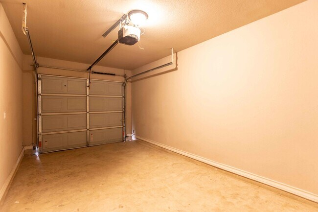 Building Photo - 7314 Colina Way #3