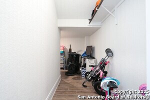 Building Photo - 10220 High Noon Dr