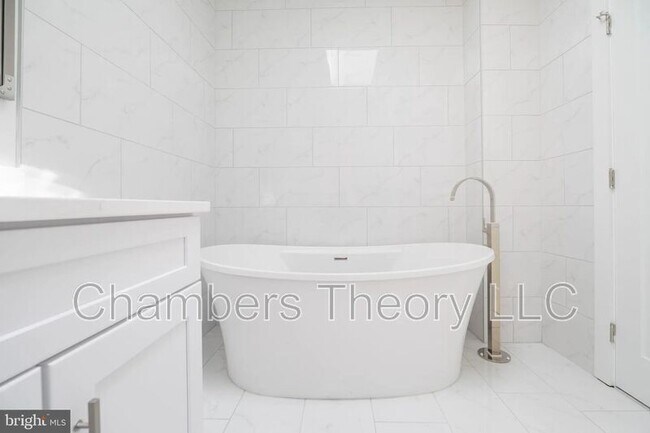 Building Photo - 1640 19th St NW