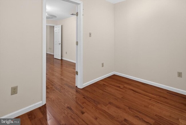 Building Photo - 764 Lakehurst Rd