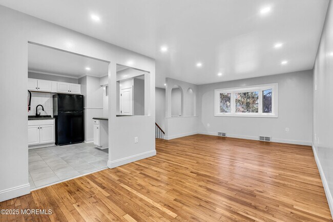 Building Photo - 47 Beam Ave