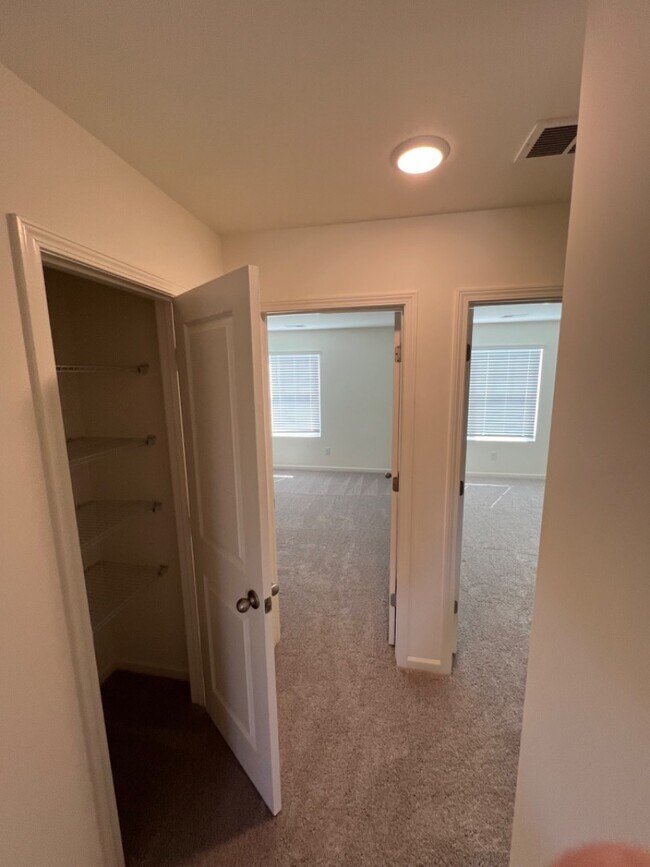 Building Photo - 604 Scarlett Maple St