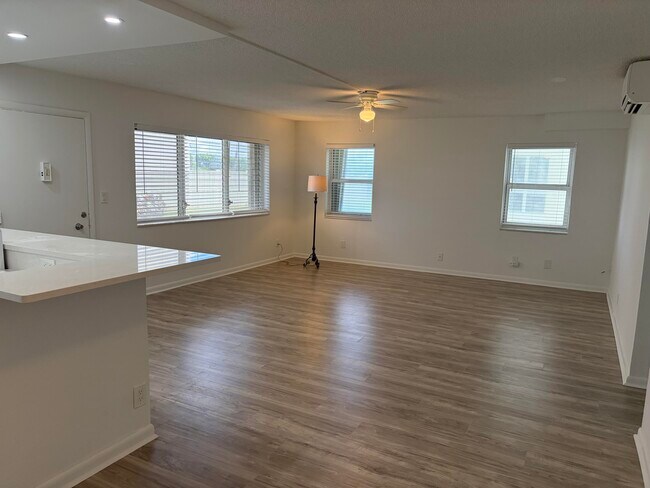 Building Photo - 3600 N Ocean Dr