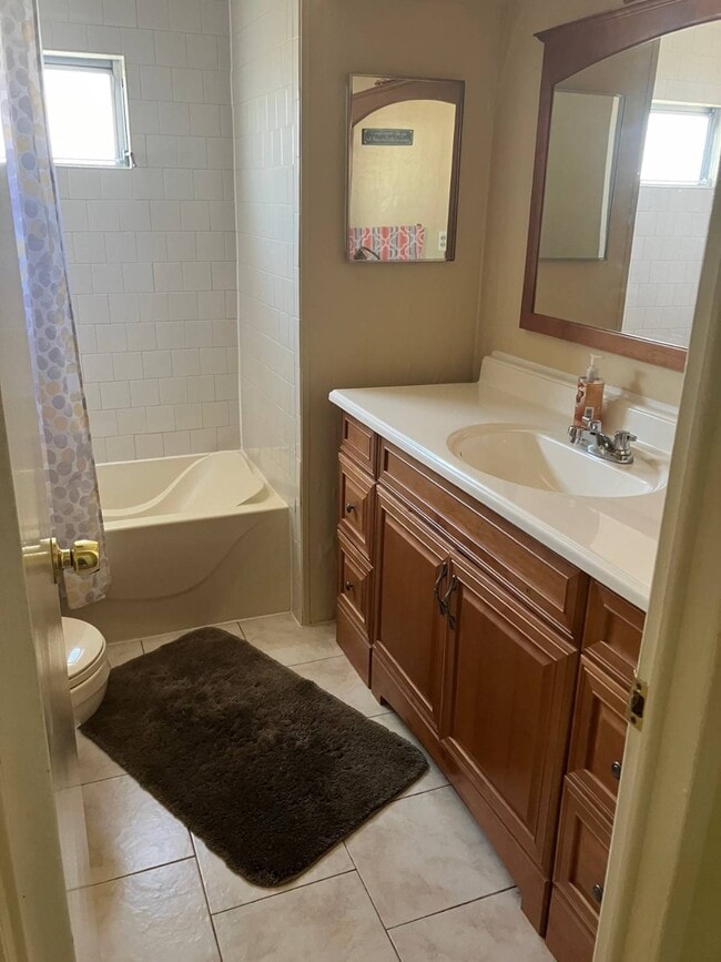 Building Photo - 166 4th St W