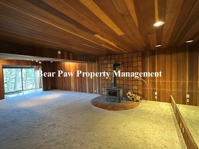 Building Photo - "Charming Floyd Hill Retreat: 3-Bed, 3-Bath on Clear Creek Road!"