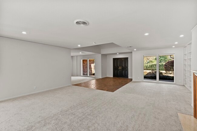 Building Photo - 365 Piney Point Rd