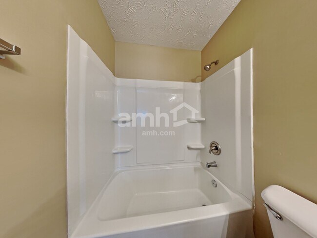 Building Photo - 998 Canary Creek Dr