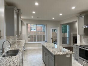 Building Photo - 306 Rivercove Dr